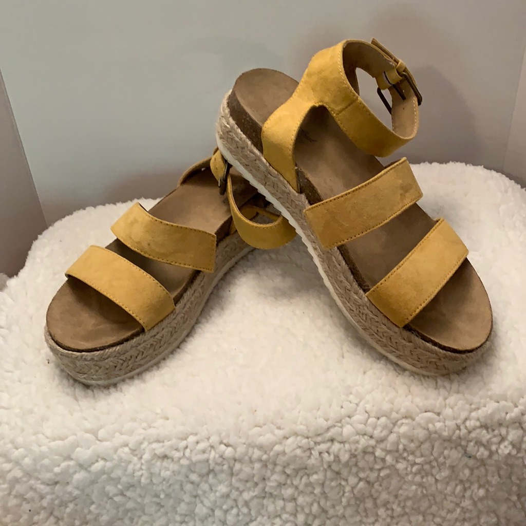Universal Thread Platform Shoe